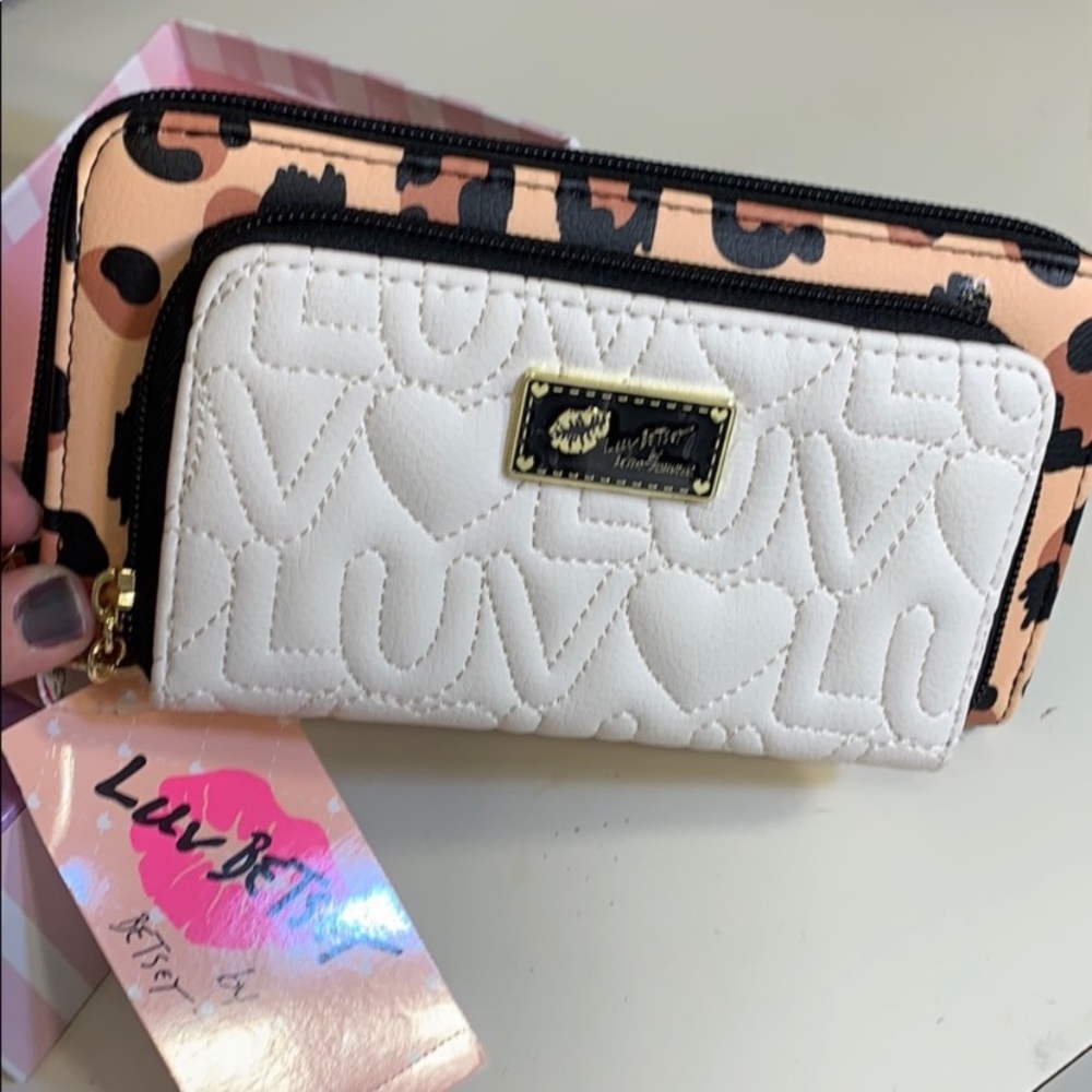 Betsey Johnson Wallet NWT - Picture 1 of 8